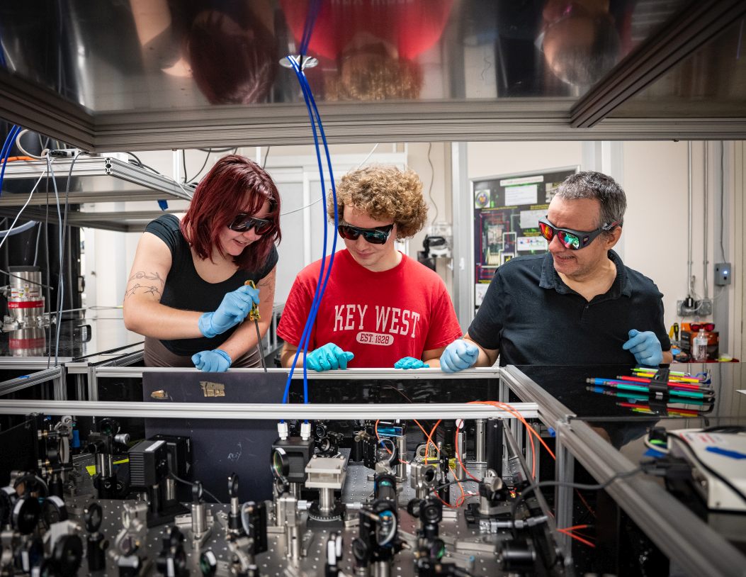 REU students in lab